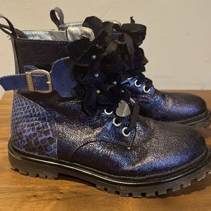 Monnalisa shoes size 30.